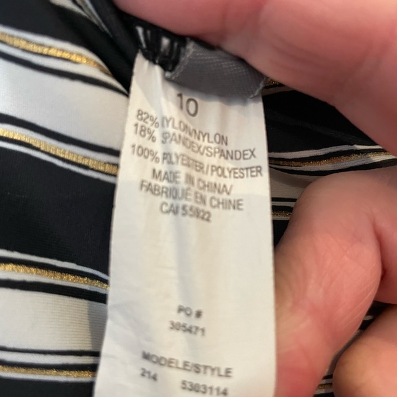 Liz Claiborne size 10 one piece swimsuit. - Picture 6 of 6